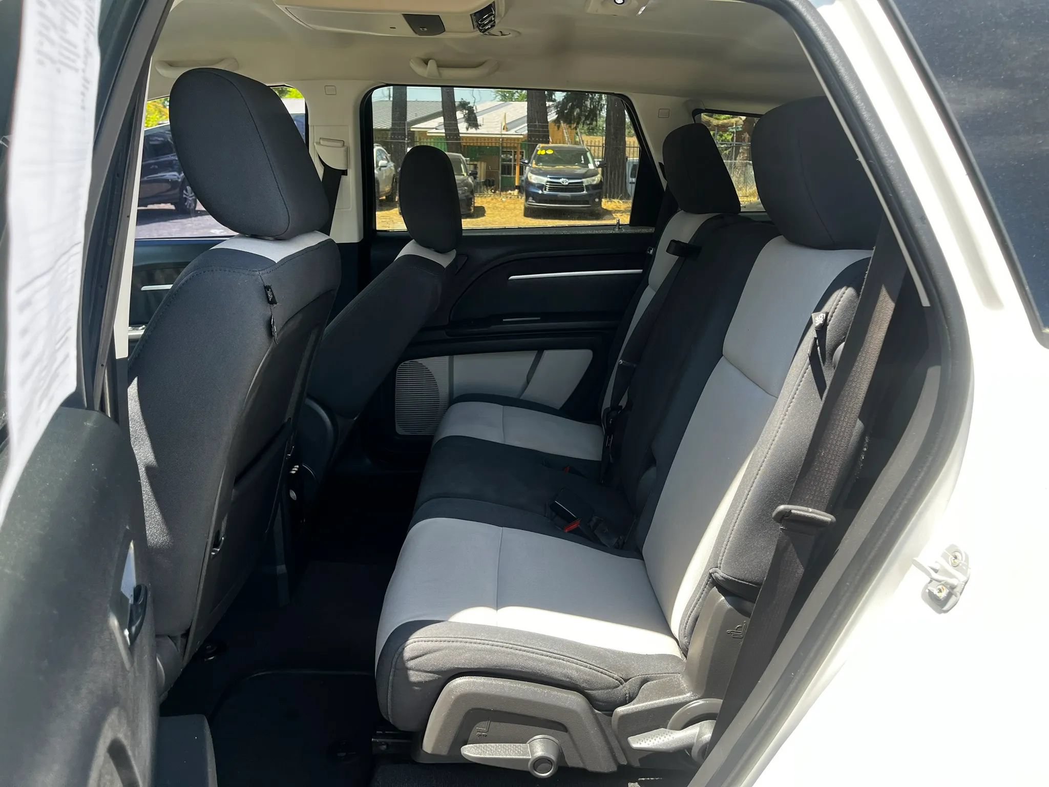 Used 2009 Dodge Journey SXT w/ Chrome Appearance Group FWD image 11