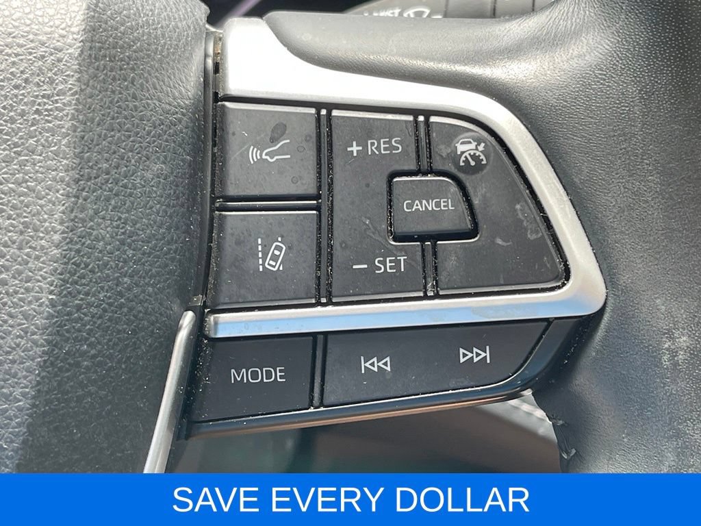 Used 2023 Toyota Highlander XLE FWD image 19