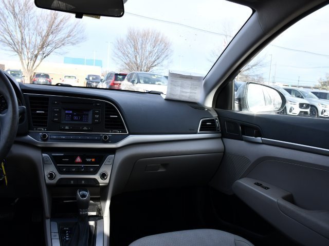 Used 2017 Hyundai Elantra SE w/ Cargo Package image 16