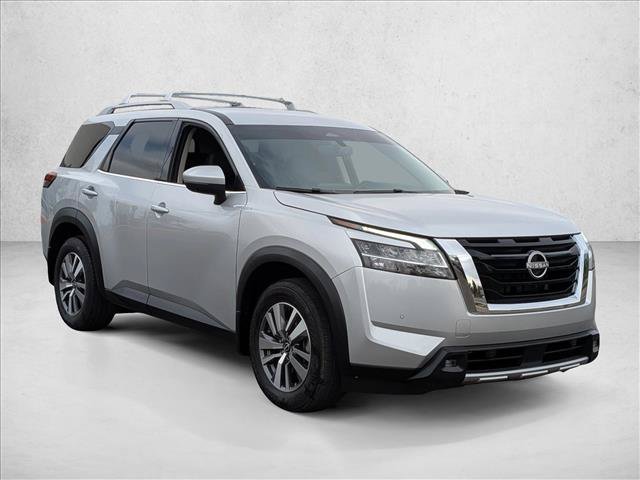 Used 2022 Nissan Pathfinder SL FWD image 3
