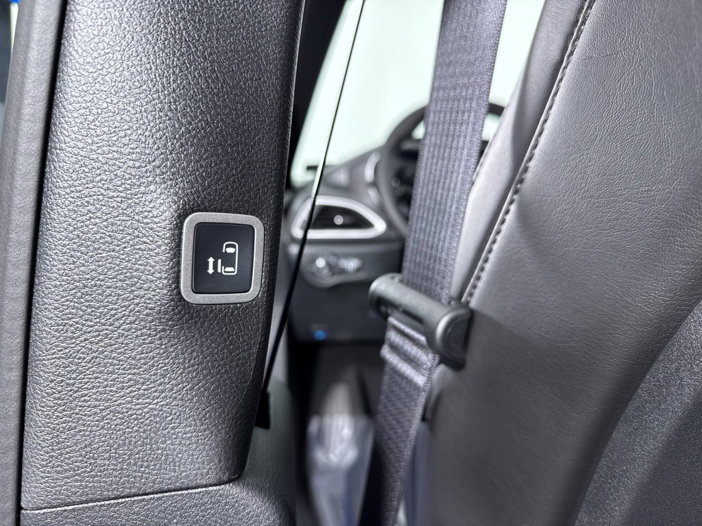 New 2026 Chrysler Pacifica Select w/ S Appearance Package image 32