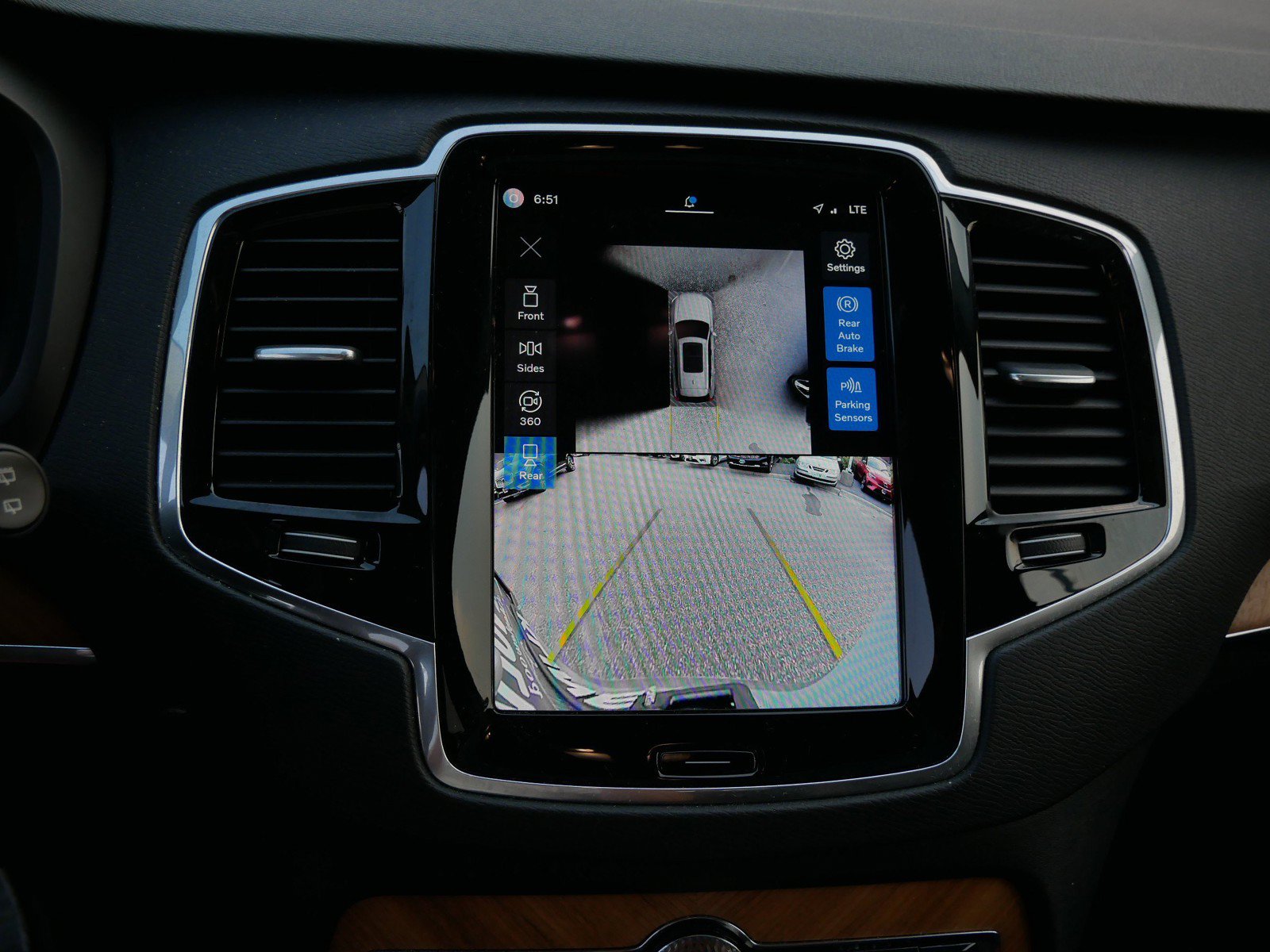 Certified 2025 Volvo XC90 T8 Plus w/ Protection Package Premier AWD/4WD image 23