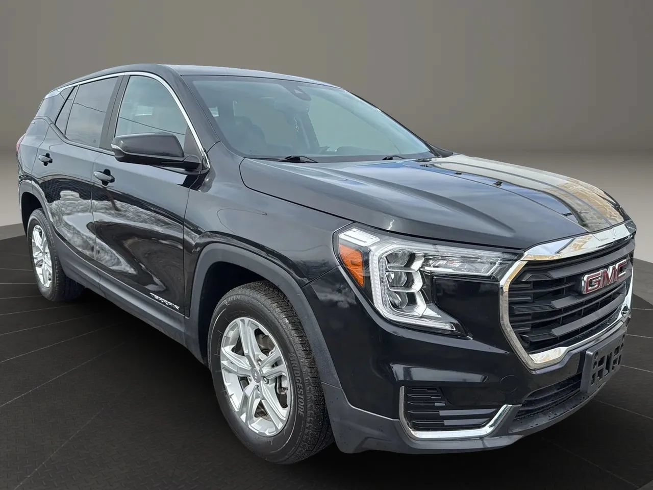 Used 2022 GMC Terrain SLE AWD/4WD image 3
