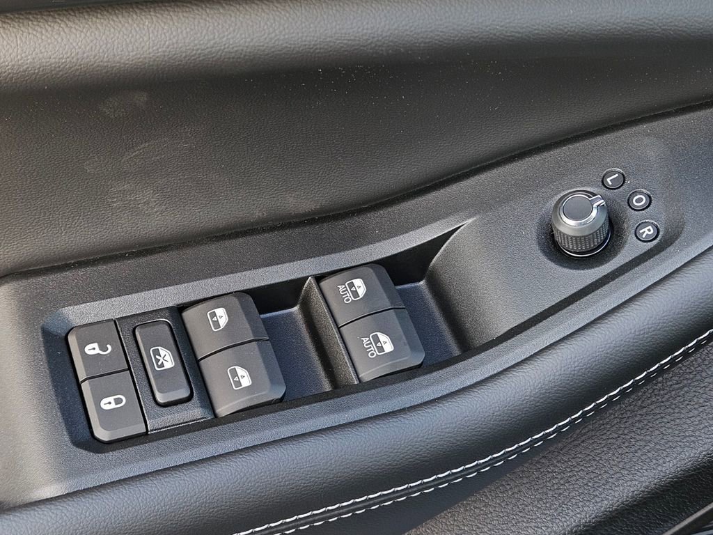 New 2025 Jeep Grand Cherokee Altitude image 17