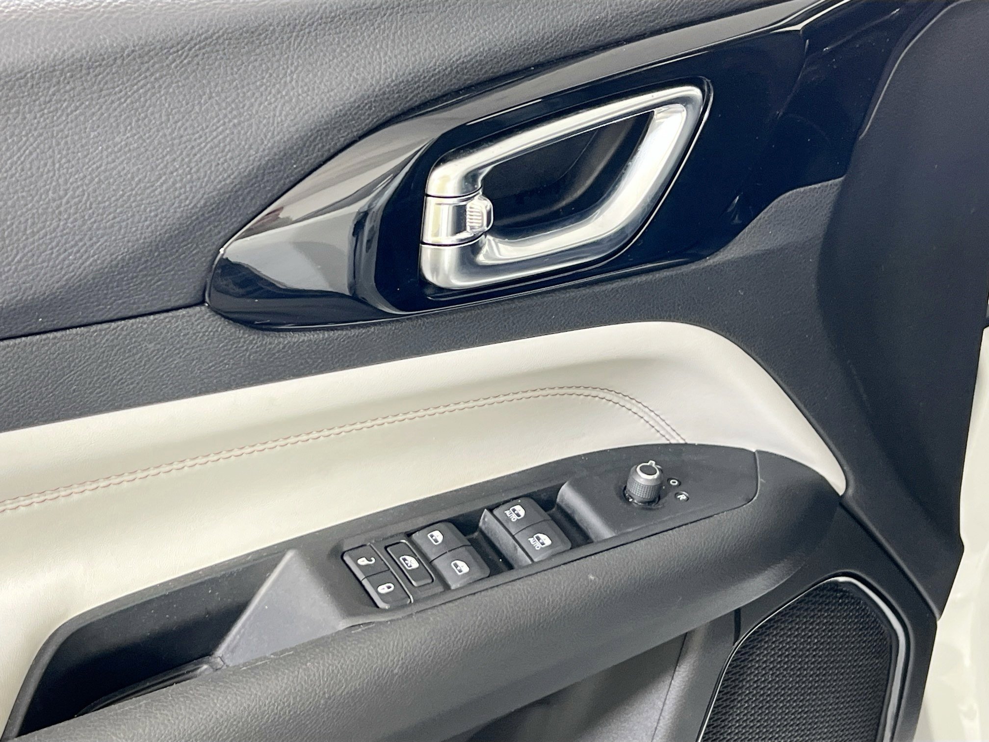 Used 2022 Jeep Compass Limited w/ Sun and Sound Group image 17