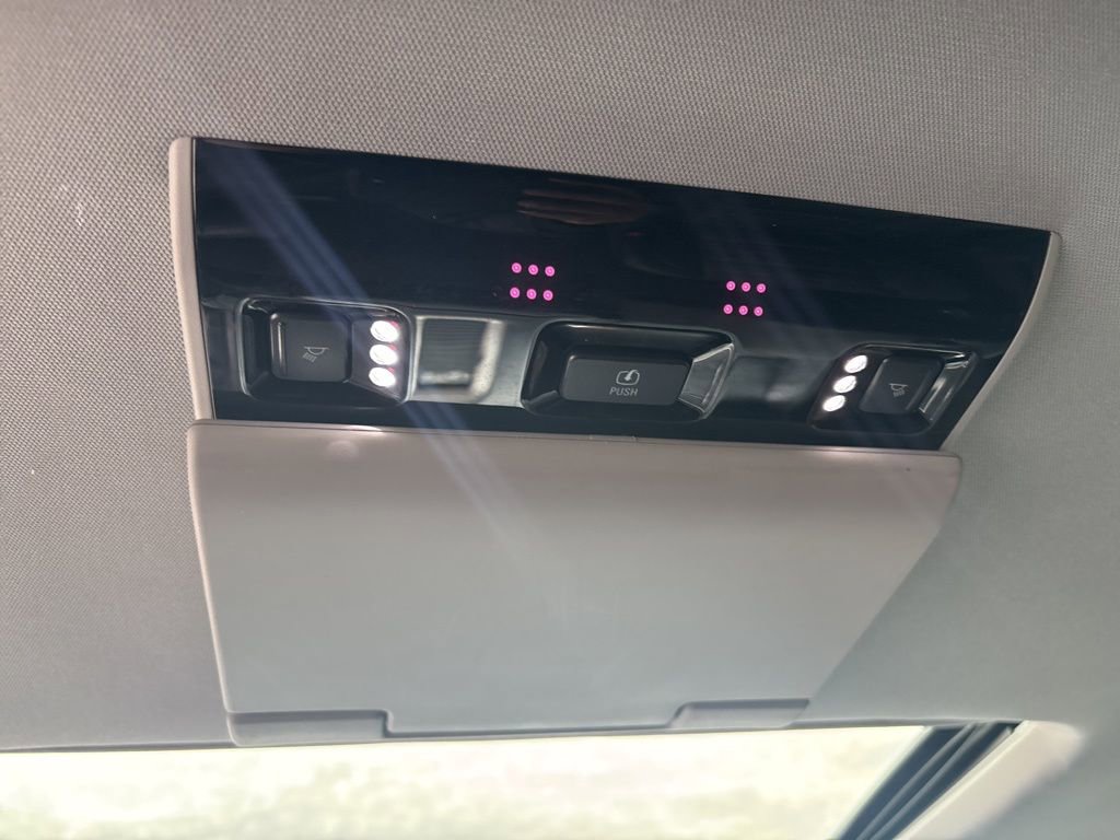 Used 2020 GMC Yukon Denali w/ Denali Ultimate Package image 27