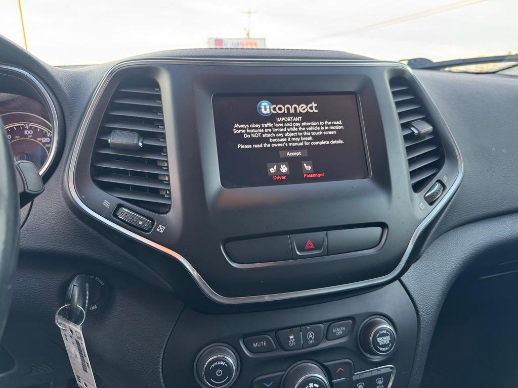 Used 2020 Jeep Cherokee Latitude w/ Cold Weather Group image 15