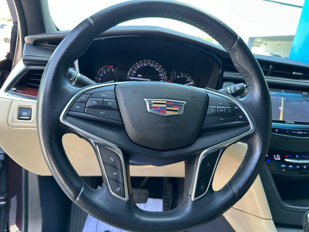 Used 2017 Cadillac XT5 Premium Luxury w/ Driver Assist Package FWD image 33
