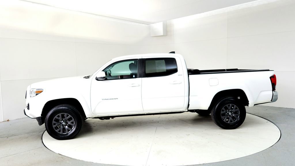 Certified 2023 Toyota Tacoma SR5 AWD/4WD image 3