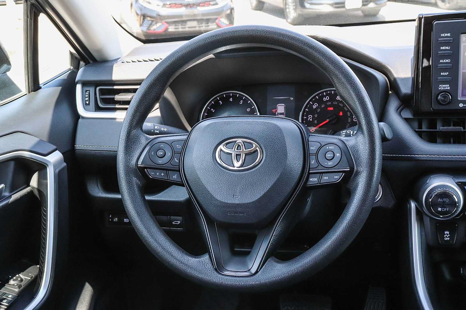 Used 2022 Toyota RAV4 XLE w/ Convenience Package FWD image 21