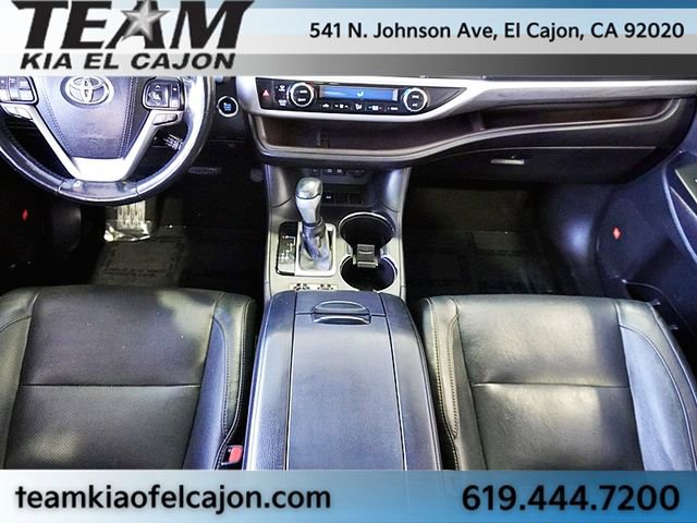 Used 2017 Toyota Highlander Limited Platinum image 23