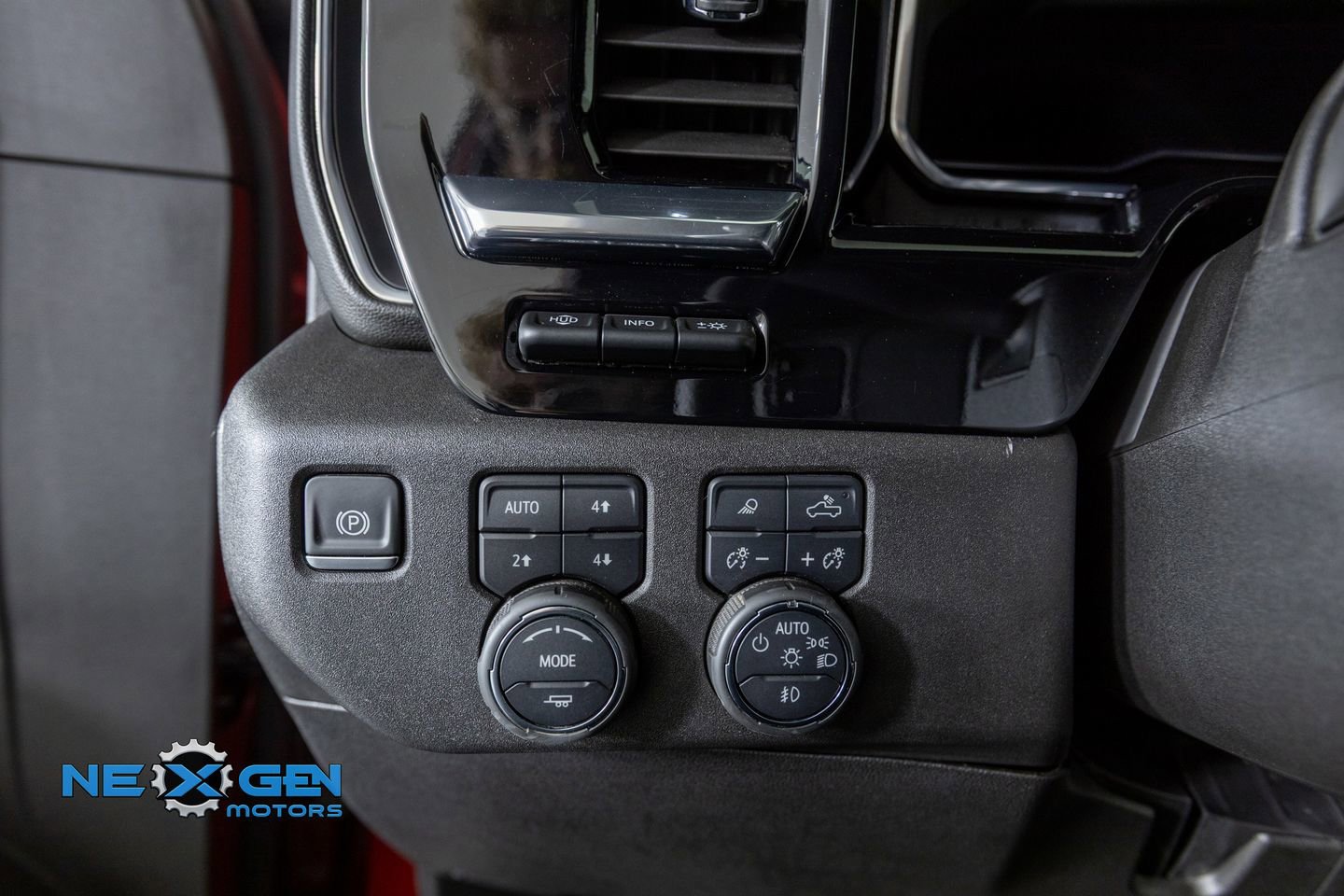 Used 2025 Chevrolet Silverado 2500 High Country w/ Technology Package image 13