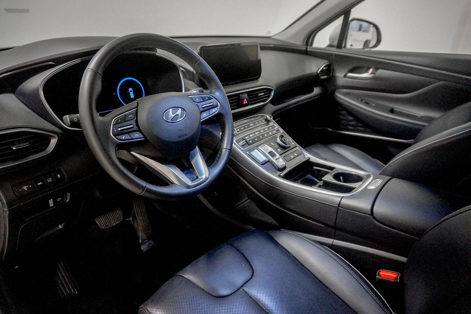 Used 2022 Hyundai Santa Fe SEL w/ Convenience + Premium Package AWD/4WD image 19