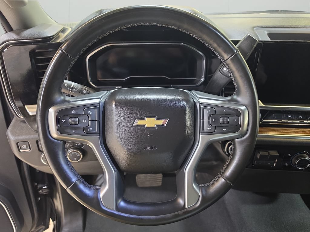 Used 2025 Chevrolet Silverado 1500 LT AWD/4WD image 19