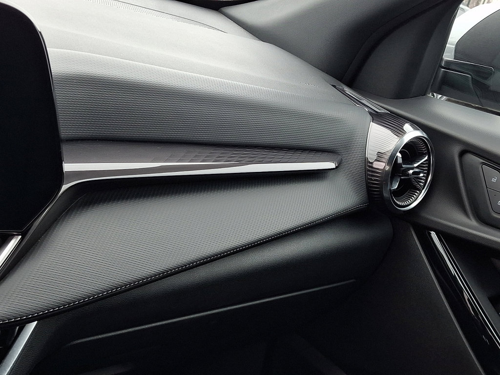 Used 2025 Chevrolet Equinox LT w/ Convenience Package II image 31