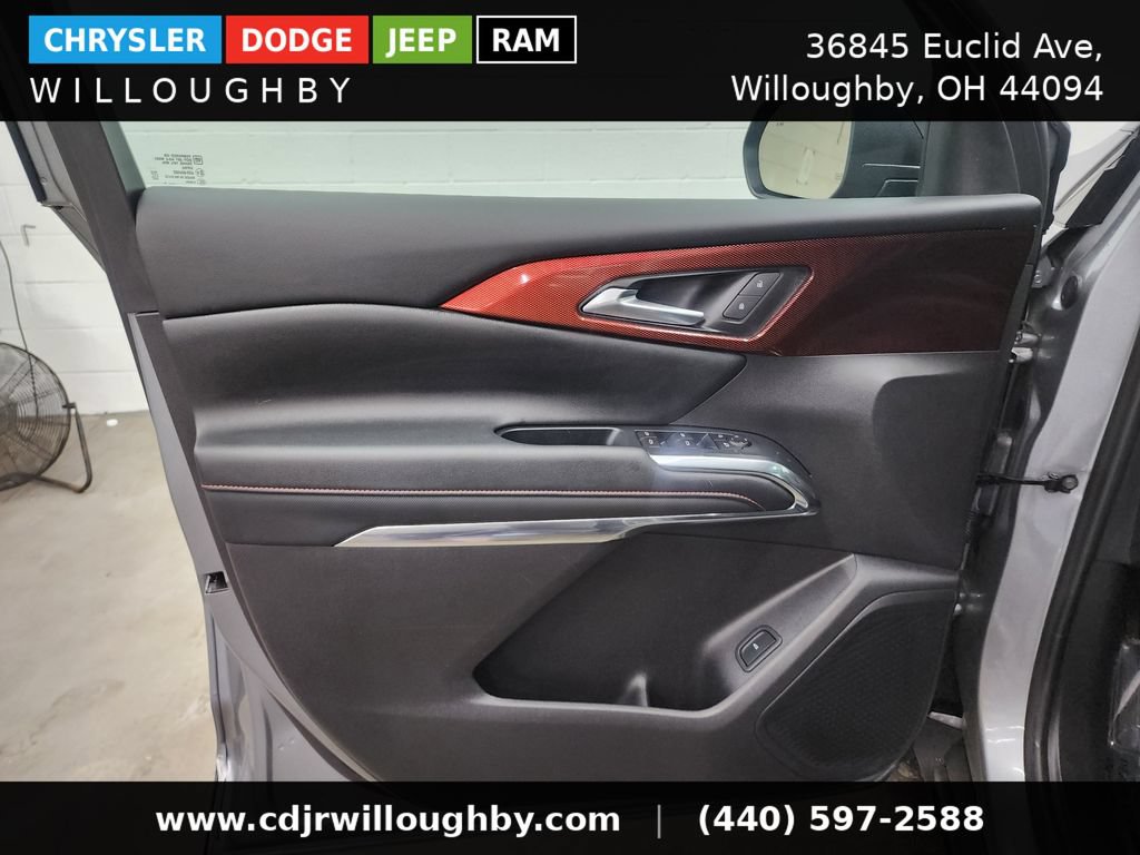 Used 2025 Chevrolet Traverse Z71 AWD/4WD image 11