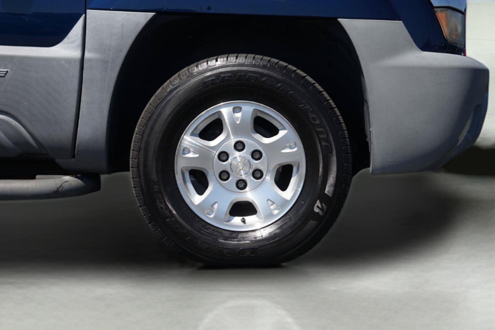 Used 2002 Chevrolet Avalanche 2WD image 4
