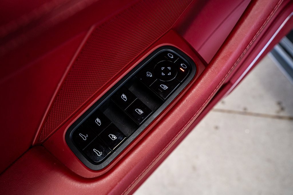 Used 2021 Porsche Panamera 4 image 32