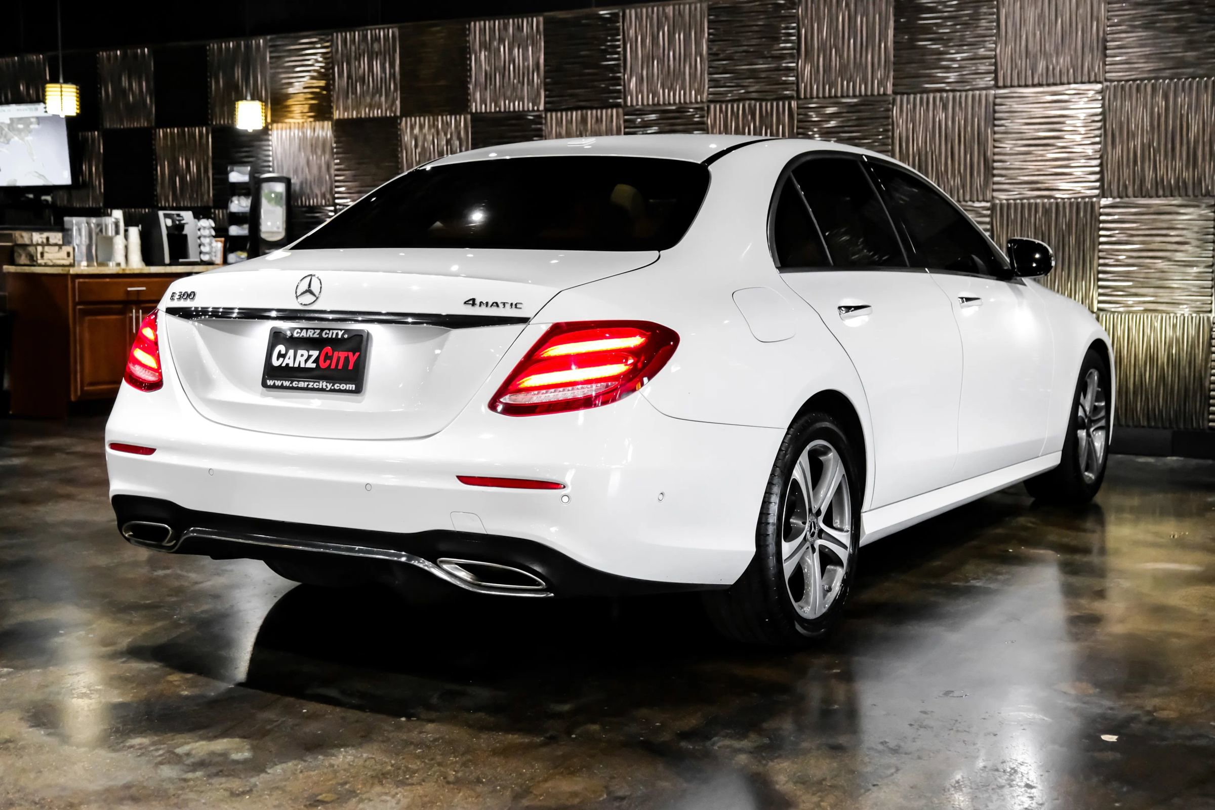 Used 2019 Mercedes-Benz E 300 4MATIC image 8