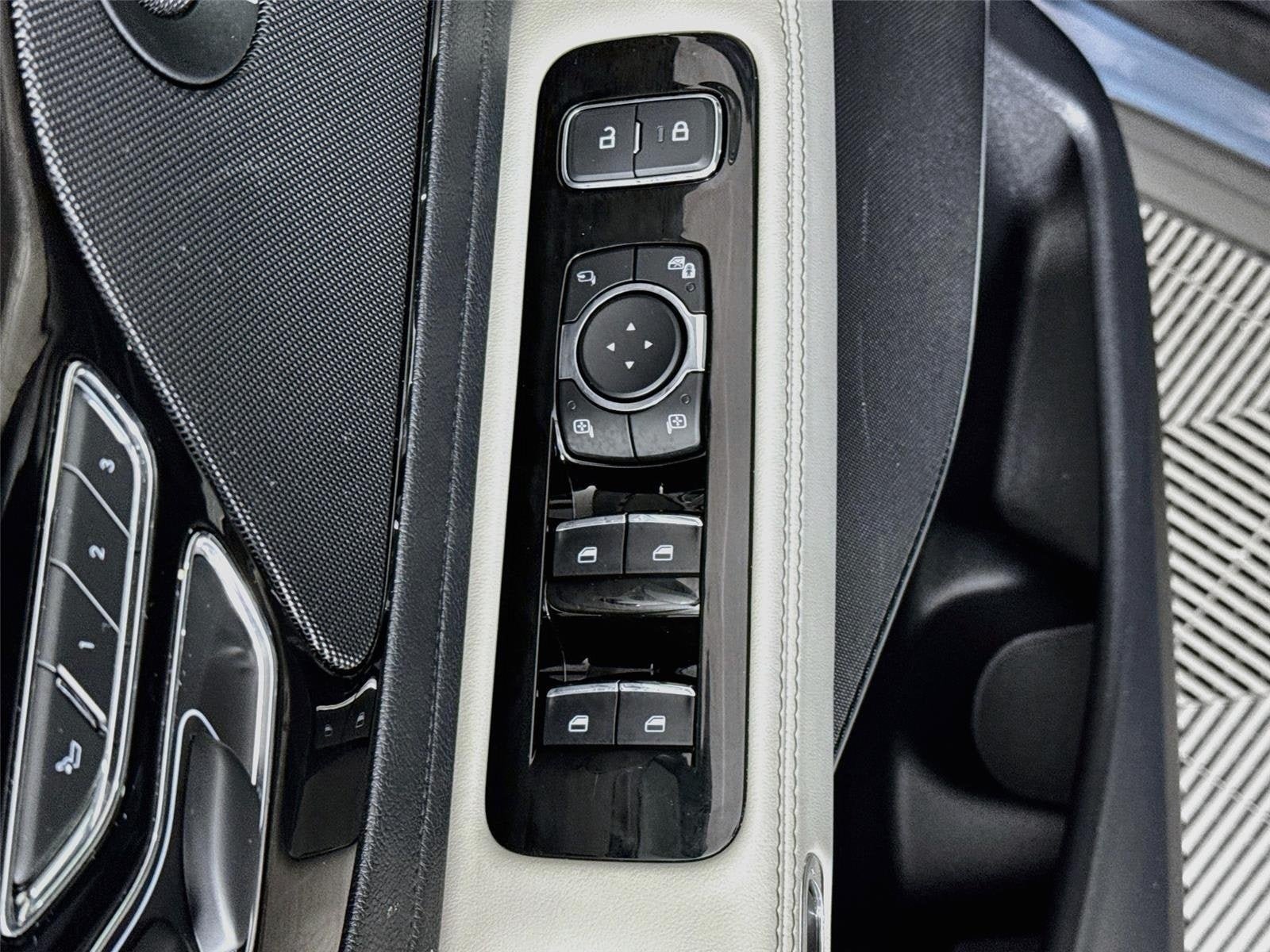Used 2025 Lincoln Aviator AWD w/ Equipment Group 101A image 21