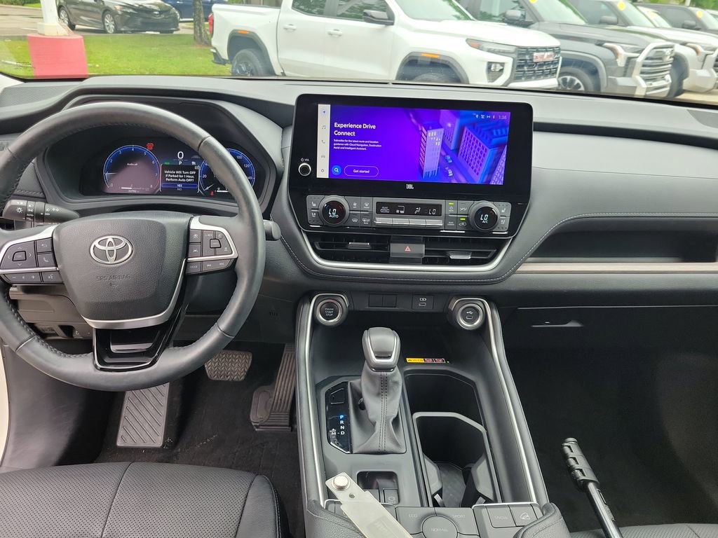 Certified 2024 Toyota Grand Highlander AWD image 17