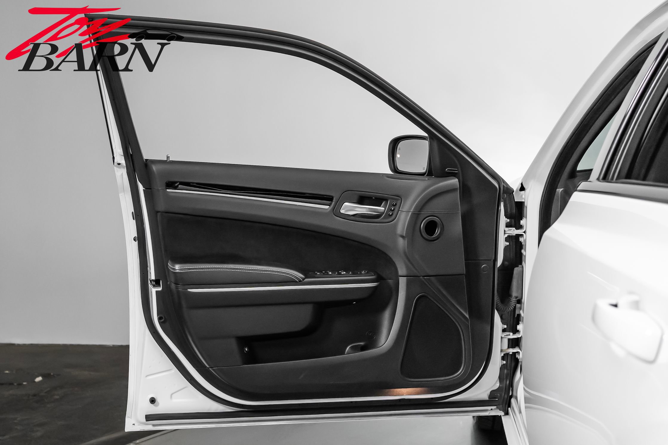 Used 2023 Chrysler 300 C RWD image 19