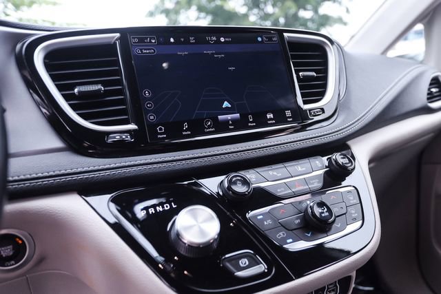 Used 2022 Chrysler Pacifica Touring-L w/ Uconnect Theater Family Group FWD image 32