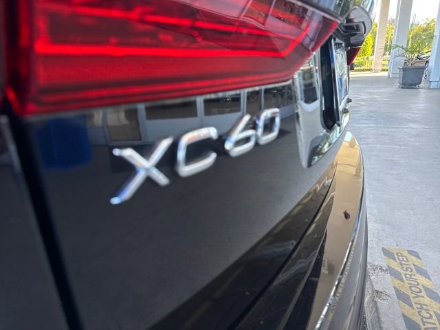 Used 2025 Volvo XC60 B5 Plus image 31