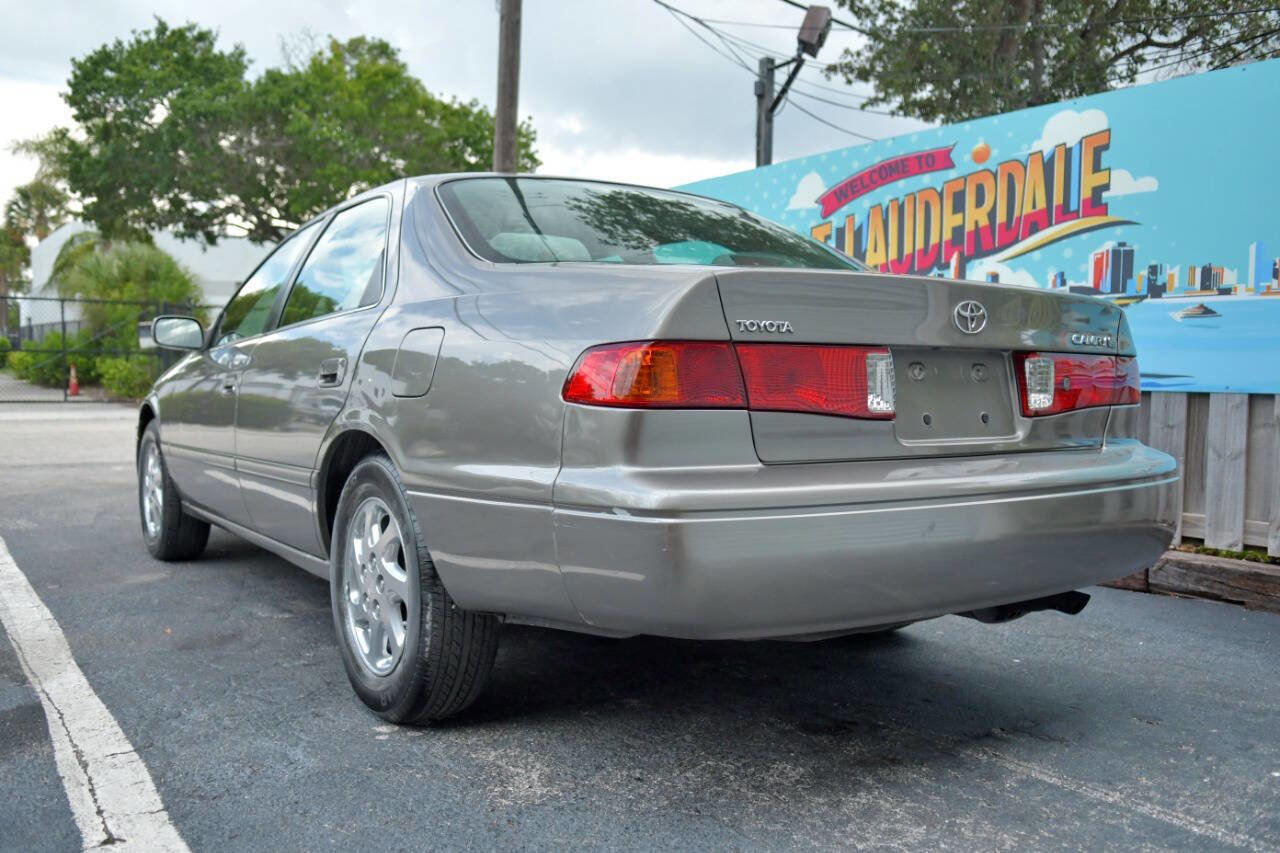 Used 2001 Toyota Camry XLE image 7