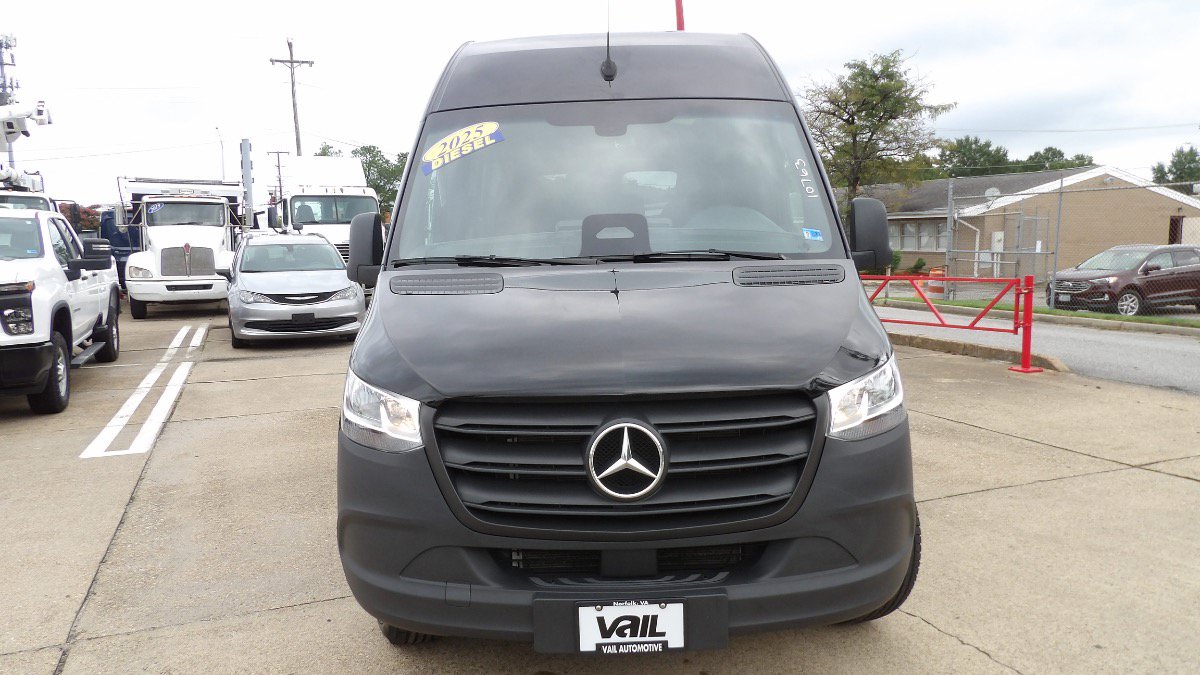 Used 2025 Mercedes-Benz Sprinter 2500 image 5