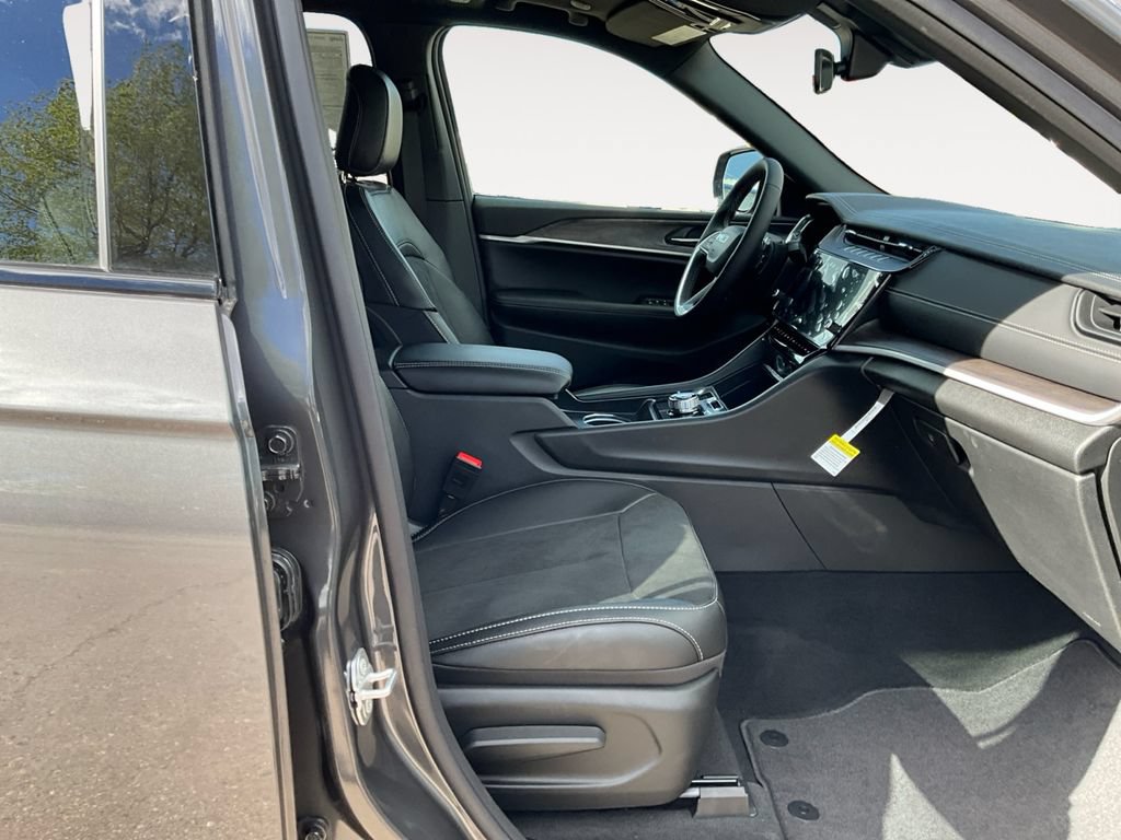 New 2026 Jeep Grand Cherokee Altitude AWD/4WD image 10