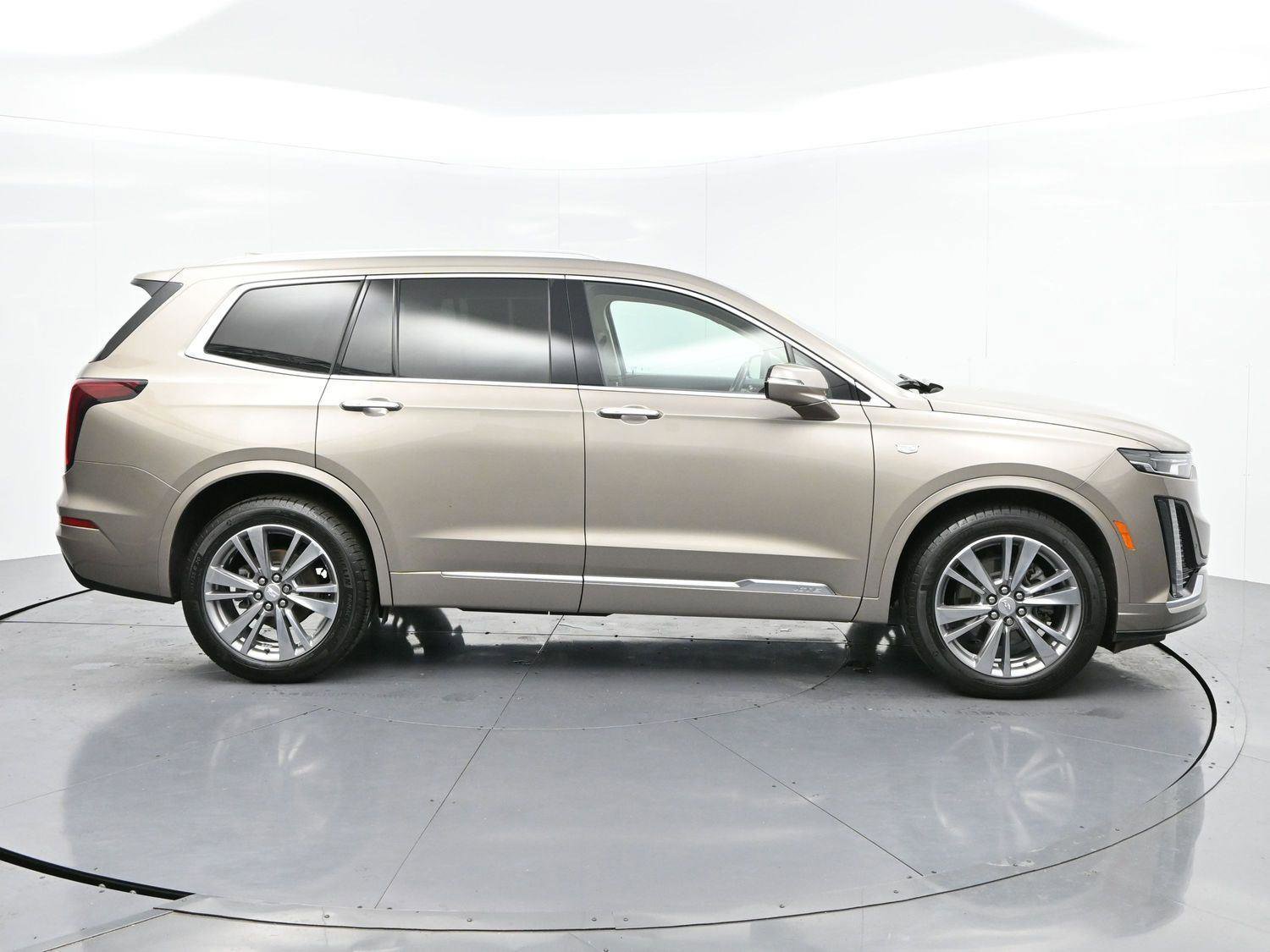 Certified 2022 Cadillac XT6 Premium Luxury image 8