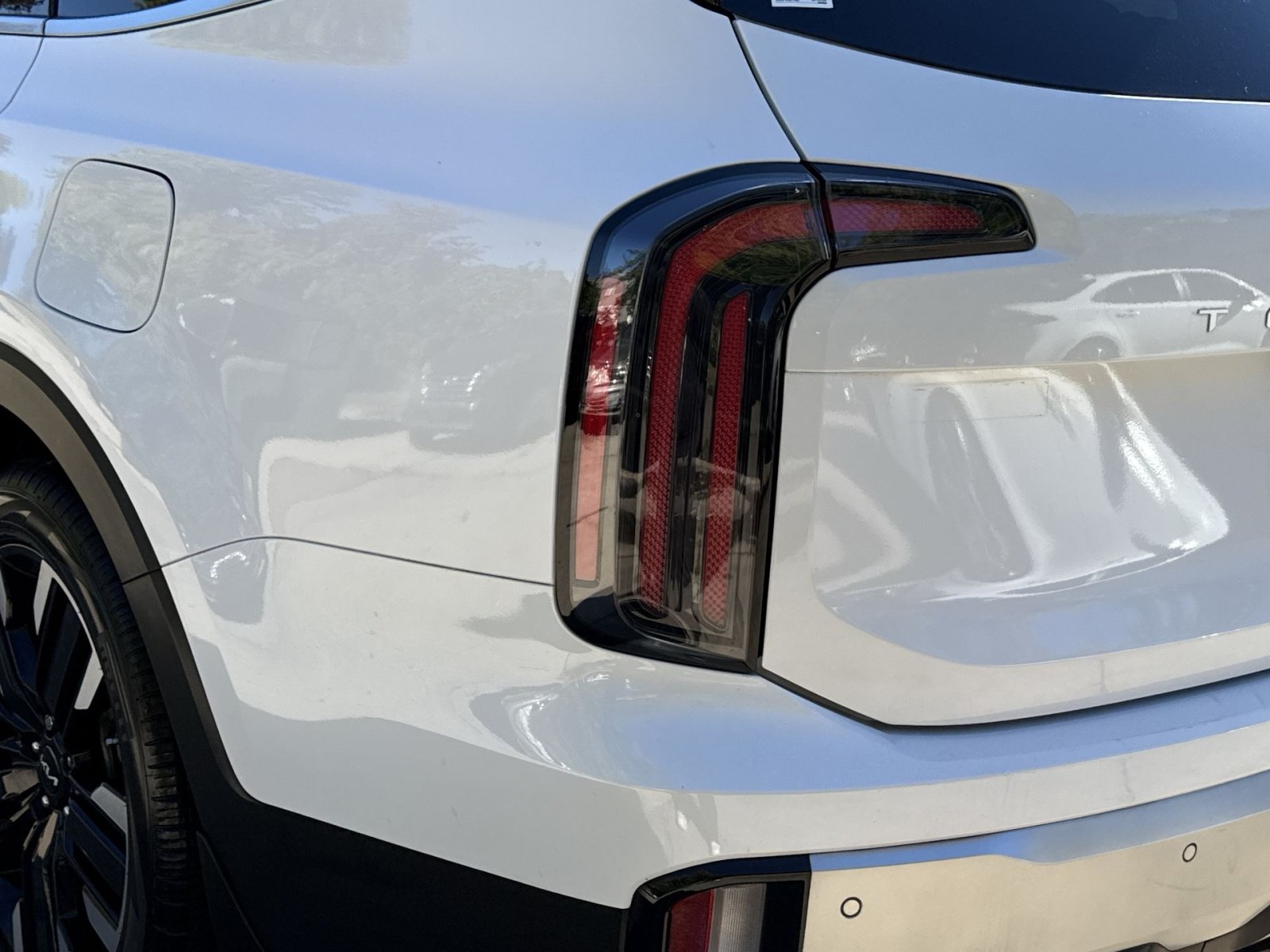 Used 2024 Kia Telluride SX w/ Towing Package FWD image 16