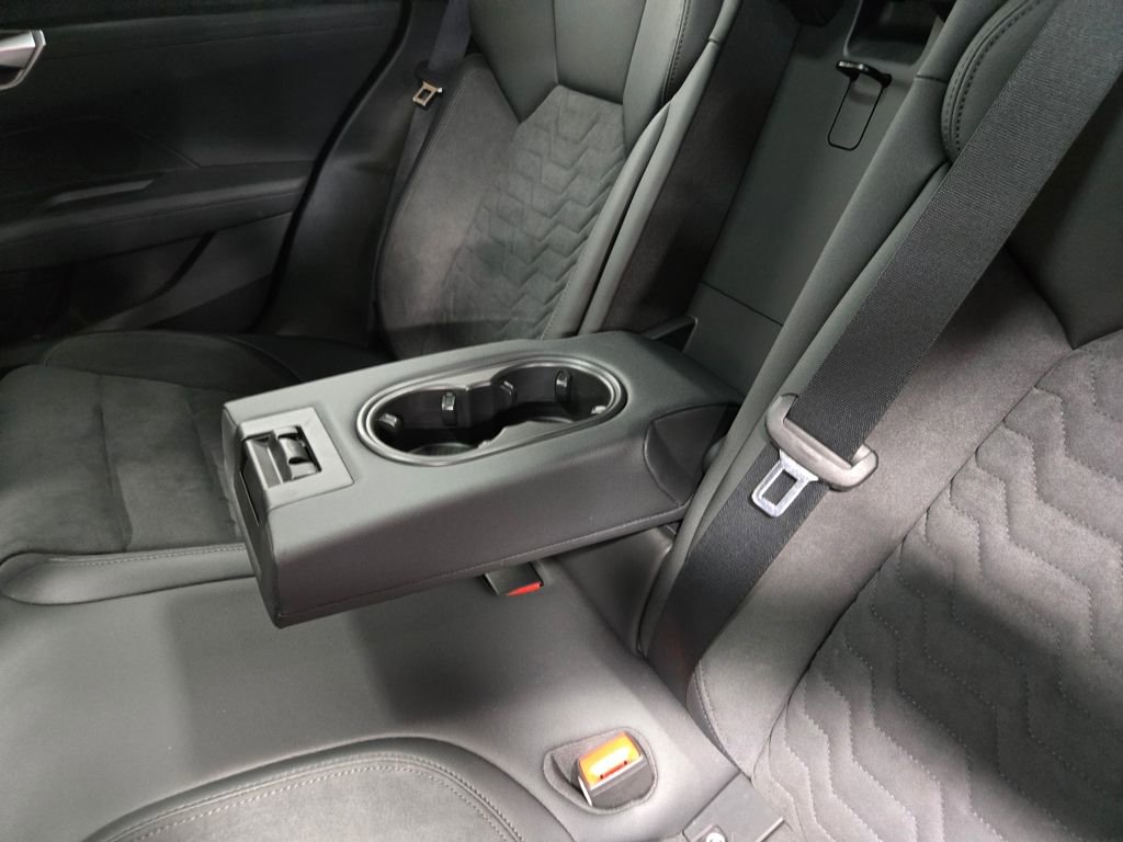 Used 2022 Audi e-tron GT Premium Plus image 33