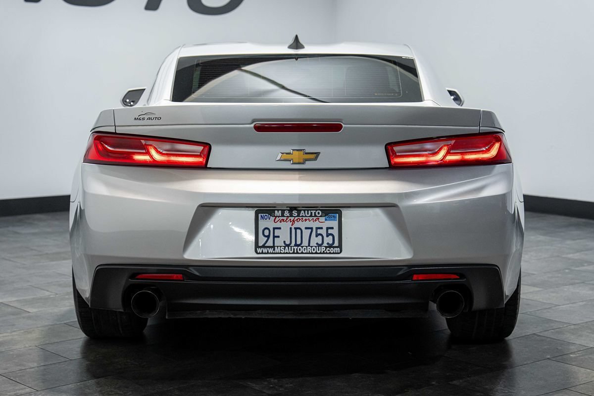 Used 2016 Chevrolet Camaro LT RWD image 4