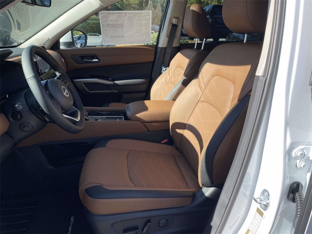 New 2025 Nissan Pathfinder Platinum image 15