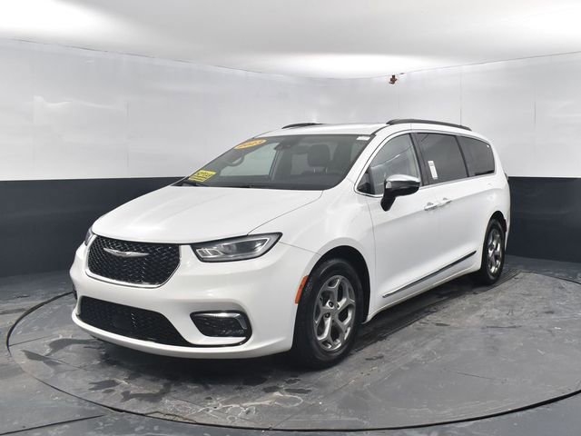 Used 2023 Chrysler Pacifica Limited image 4