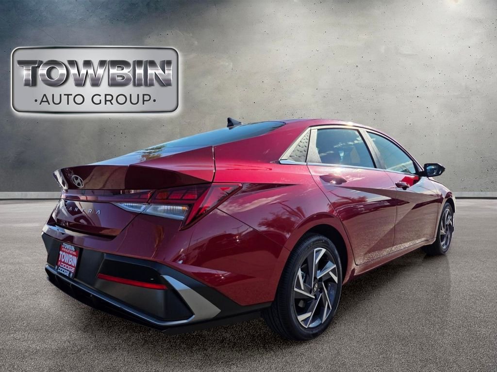 Used 2025 Hyundai Elantra SEL FWD image 4