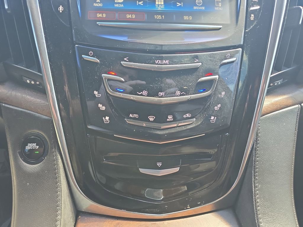 Used 2016 Cadillac Escalade Luxury AWD/4WD image 34
