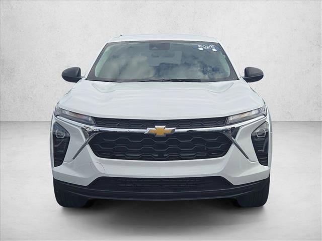 Certified 2025 Chevrolet Trax LS w/ Driver Confidence Package FWD image 2