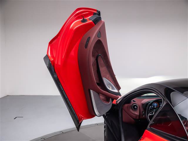 Used 2023 McLaren GT RWD image 32