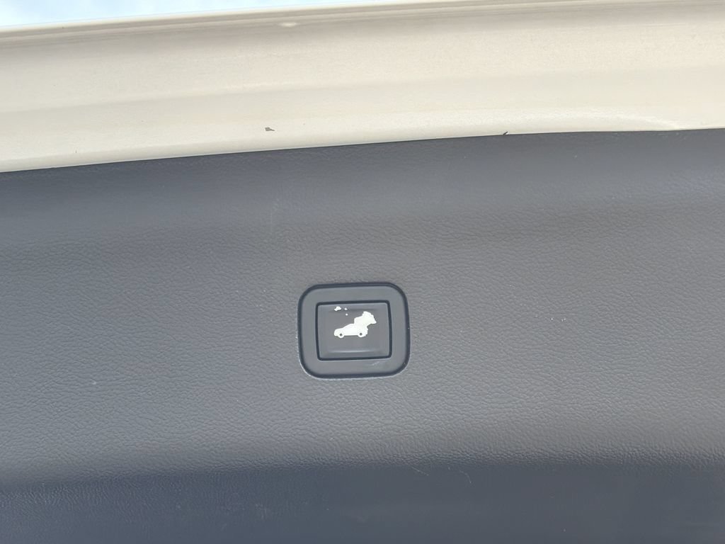 Used 2020 Buick Enclave Avenir w/ Avenir Technology Package FWD image 16