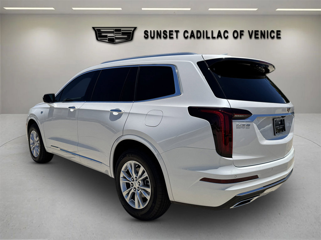 New 2025 Cadillac XT6 Luxury image 4