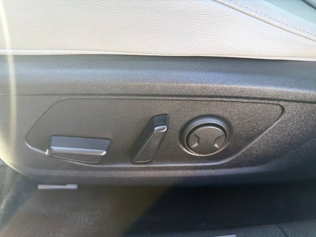 Used 2025 Hyundai Elantra Limited FWD image 12