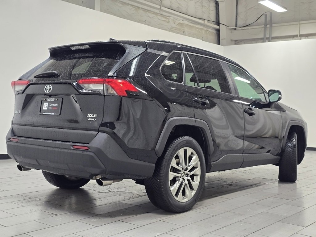 Used 2021 Toyota RAV4 XLE Premium image 15