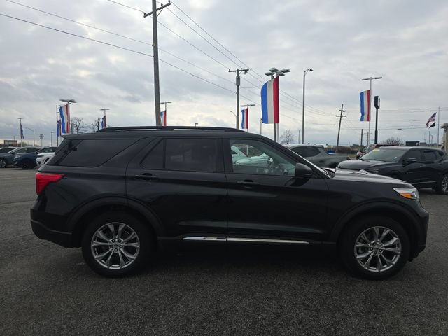 Certified 2023 Ford Explorer XLT w/ Equipment Group 202A AWD/4WD image 4