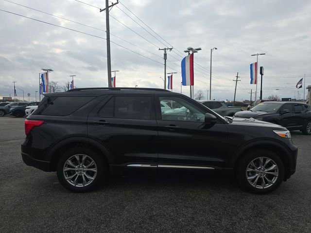 Used 2023 Ford Explorer XLT w/ Equipment Group 202A image 4