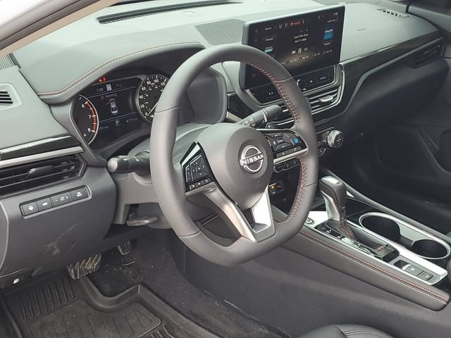 Used 2024 Nissan Altima 2.0 SR FWD image 8