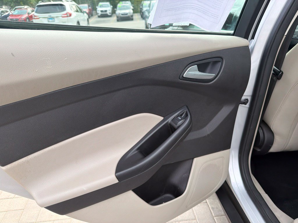 Used 2016 Ford Focus SE FWD image 25