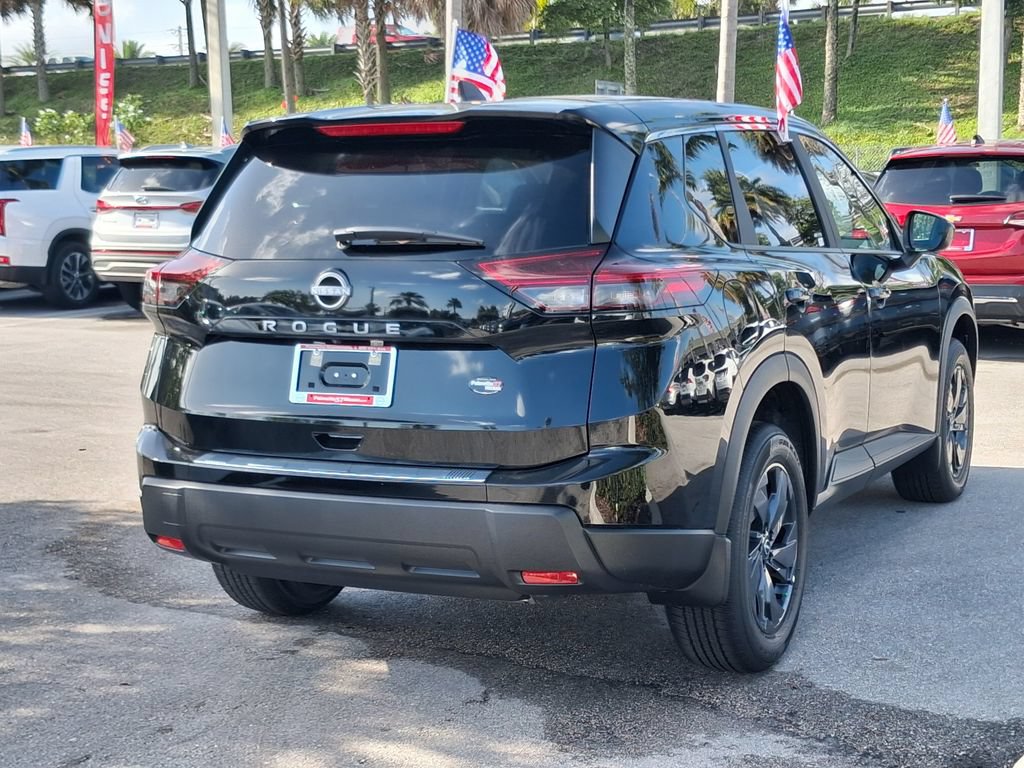 Certified 2026 Nissan Rogue SV FWD image 6